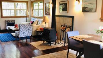 Flat-screen TV, fireplace