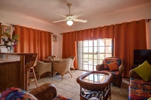 Apartment, 1 King Bed, Garden View | Living area