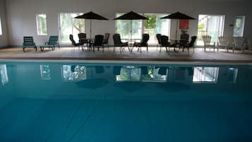 Kolam renang tertutup