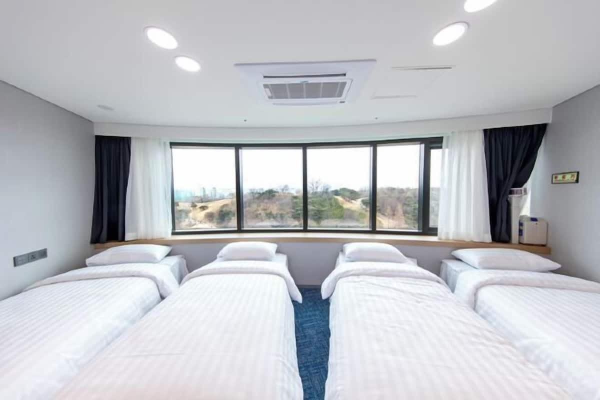 In-room safe, free WiFi, bed sheets