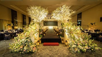 屋内結婚式場