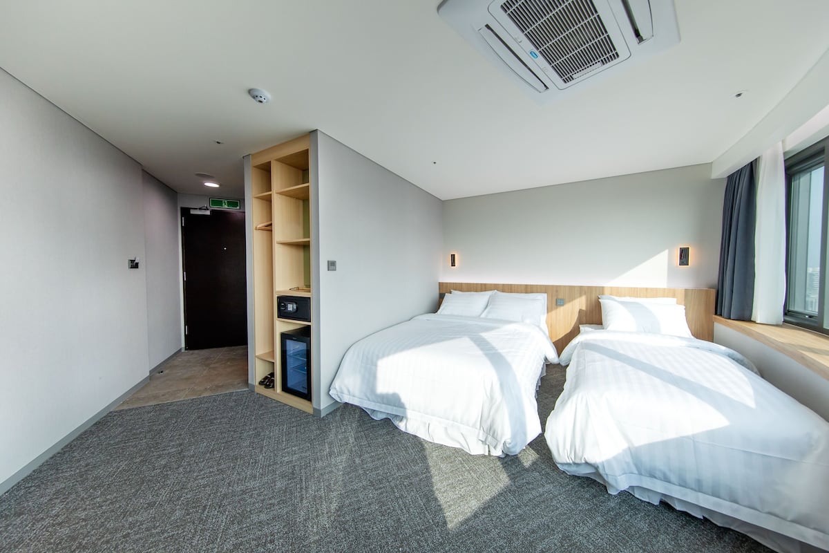 Standard Twin Room | Living area | 50-inch LCD TV with cable channels