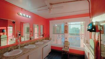 Shower, hydromassage showerhead, towels