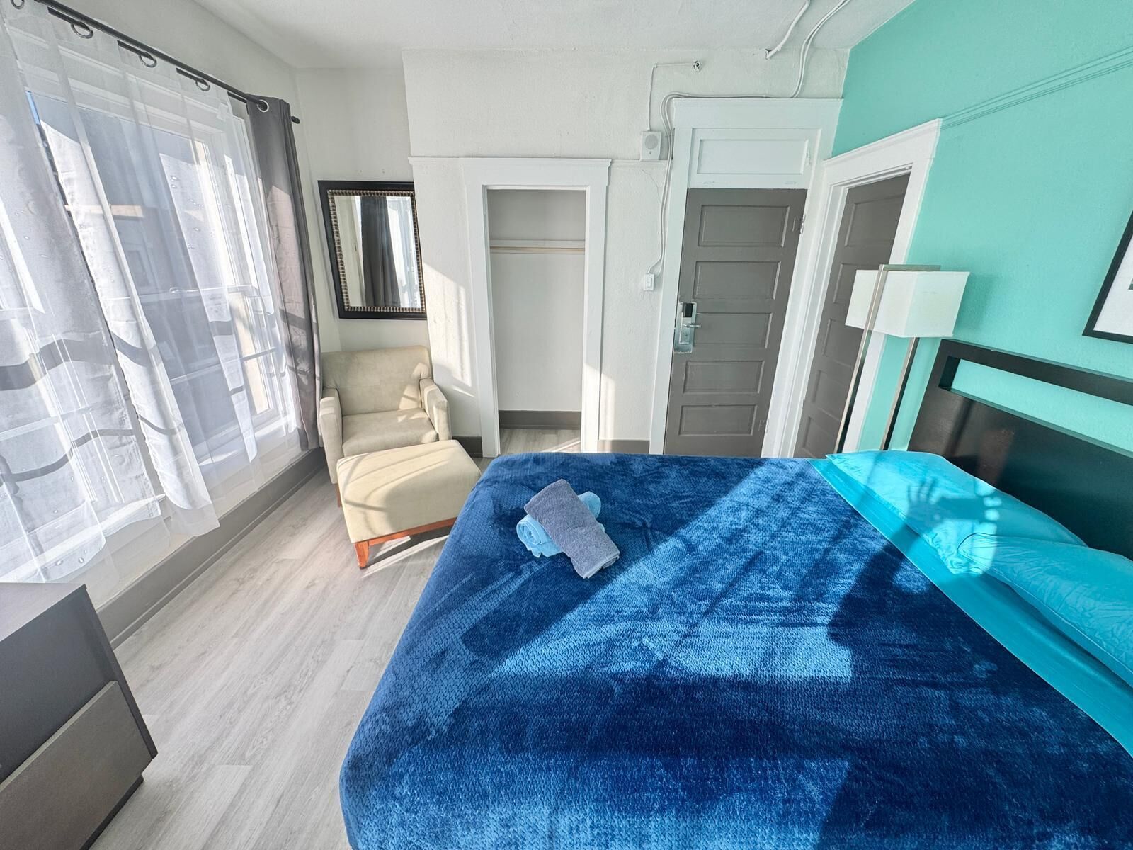 Deluxe Double Room, 1 Queen Bed, Air conditioning, City View | Iron/ironing board, free WiFi, bed sheets