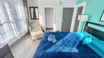 Deluxe Double Room, 1 Queen Bed, Air conditioning, City View | Iron/ironing board, free WiFi, bed sheets