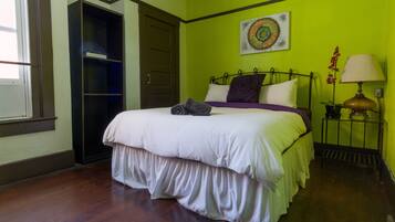 Deluxe Single Room, 1 Queen Bed, Air conditioning