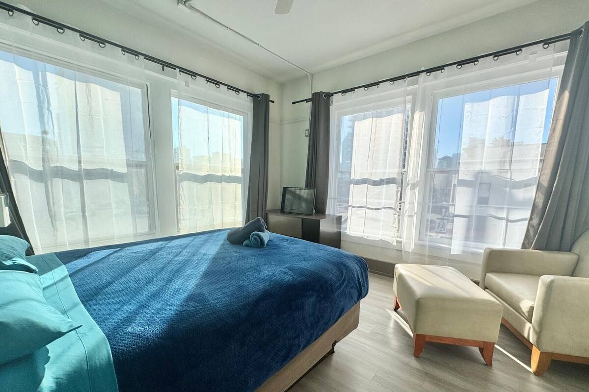 Deluxe Double Room, 1 Queen Bed, Air conditioning, City View | Iron/ironing board, WiFi (free), bed sheets