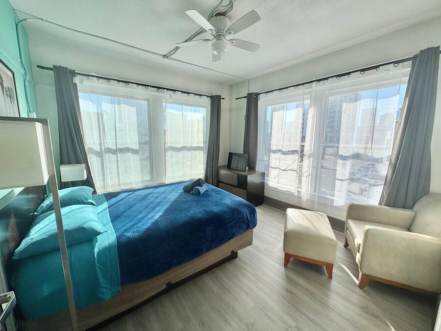 Deluxe Single Room, 1 Queen Bed, Air conditioning | Iron/ironing board, free WiFi, bed sheets