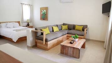 Suite Classique, 1 chambre, accessible aux personnes à mobilité réduite, vue jardin | Salle de séjour