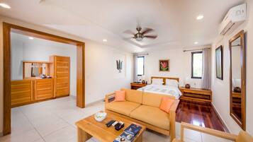 Junior Suite, 1 Bedroom, Garden View | Premium bedding, minibar, in-room safe, desk