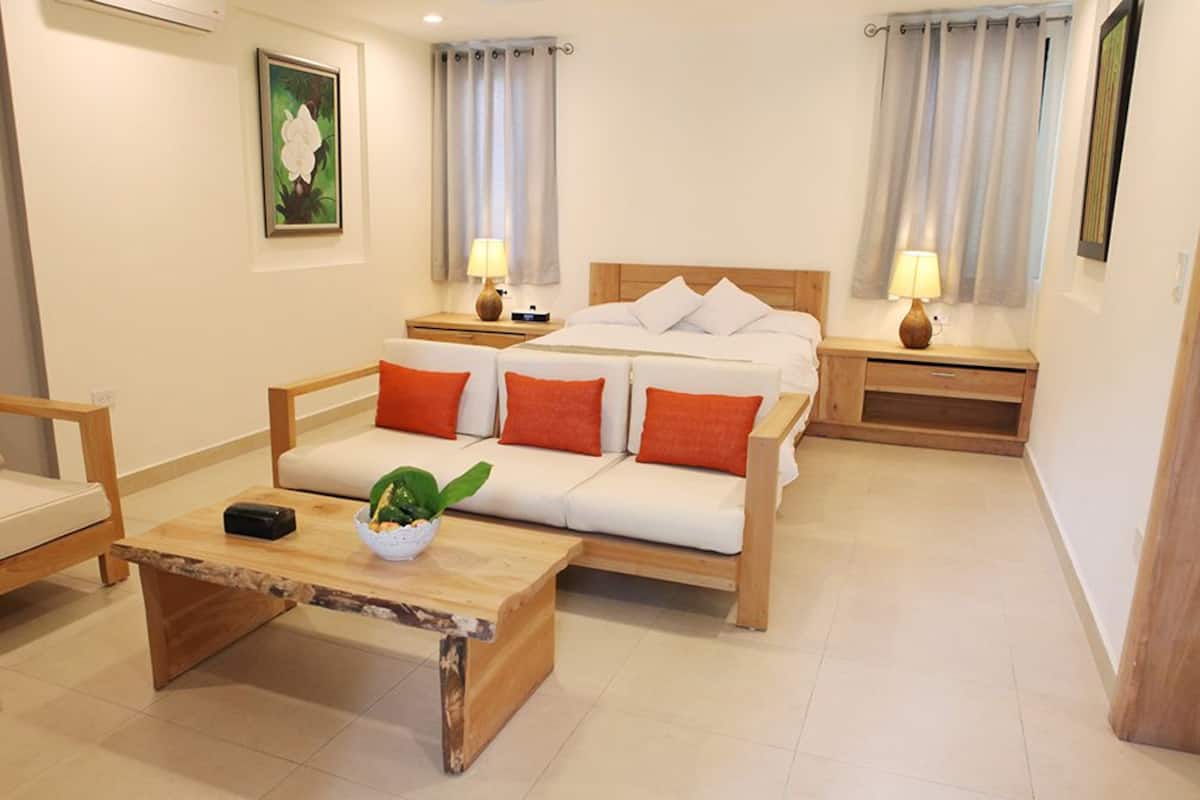 Premium bedding, minibar, in-room safe, desk