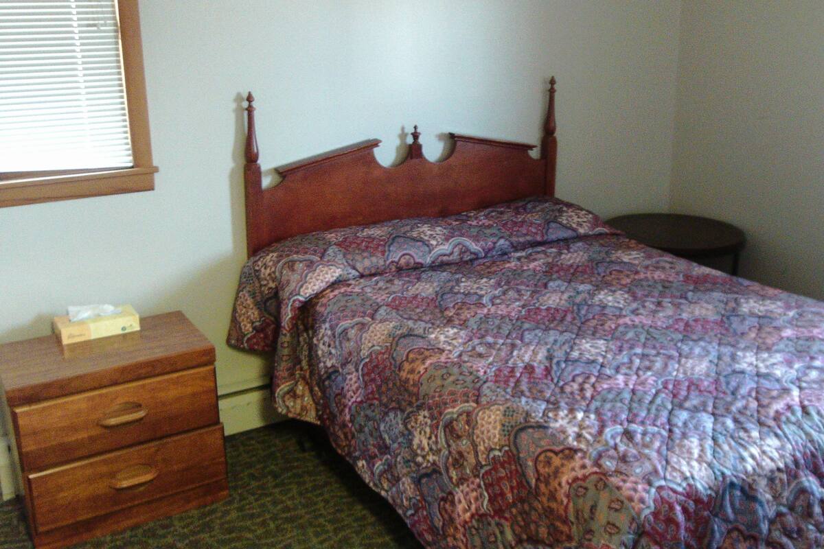 Chambre Standard, 2 lits doubles, non-fumeur, réfrigérateur et four à micro-ondes