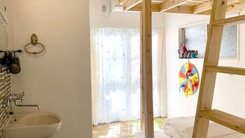 Iron/ironing board, free WiFi