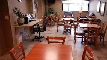 Desayuno continental gratuito y diario