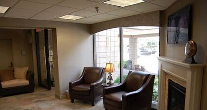 Brentwood Inn & Suites