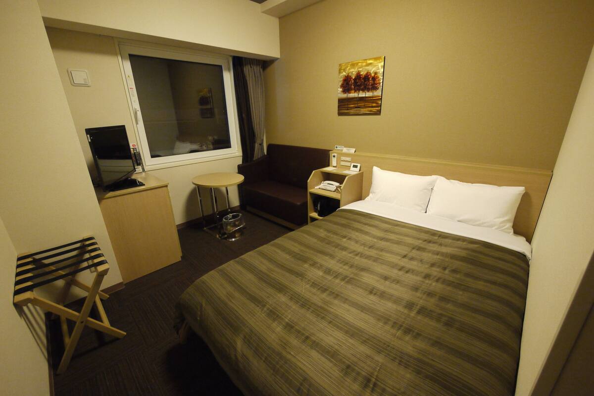 economy room, non smoking | desk, free wifi, bed sheets