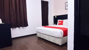 Deluxe Double Room, 1 Katil Ratu (Queen) | Meja, seterika/papan seterika, Wi-fi percuma, cadar katil