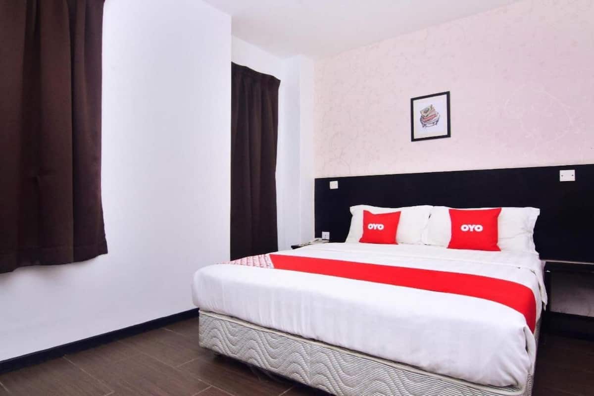 Tabla de planchar con plancha, wifi gratis, ropa de cama