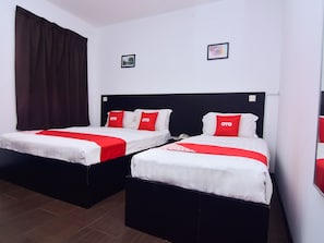 华丽三人房 | 办公桌、熨斗/熨衣板、免费 WiFi、床单