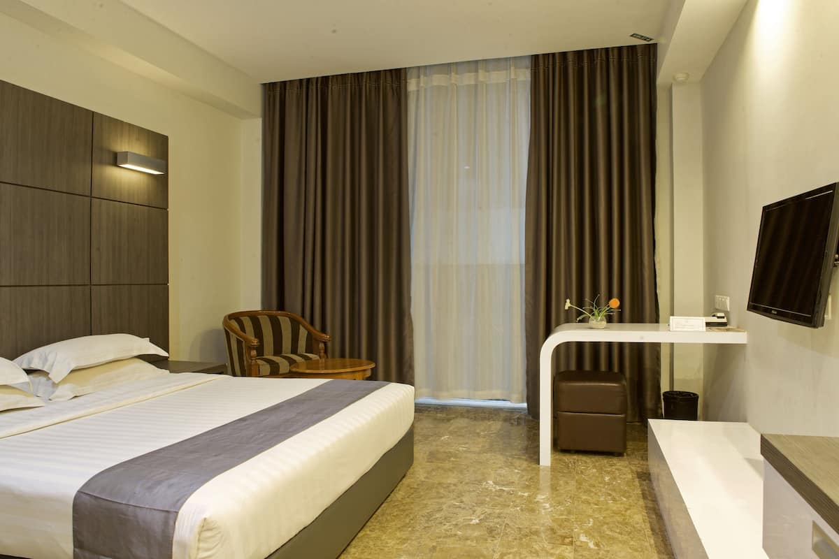 1 bedroom, minibar, in-room safe, desk