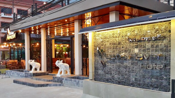 A hotel entrance with a stone facade and a sign that reads "Motel Haven Hotel." - Laos Haven Hotel (Vang Vieng)