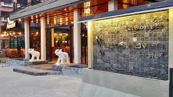 Vista frontal de la propiedad