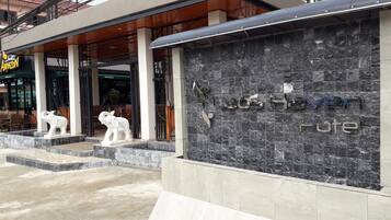 Vista frontal de la propiedad