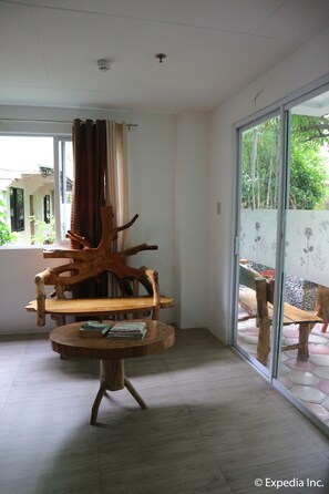 Breakfast, lunch, dinner served; Filipino cuisine 