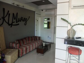 Deluxe Room | Living room | Flat-screen TV