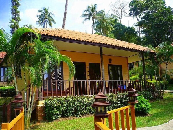 Bungalow with Air Conditioning | Balcon