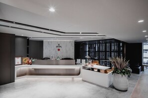 Reception - Hub Hotel Kaosiung Yisin Branch (Kaohsiung)