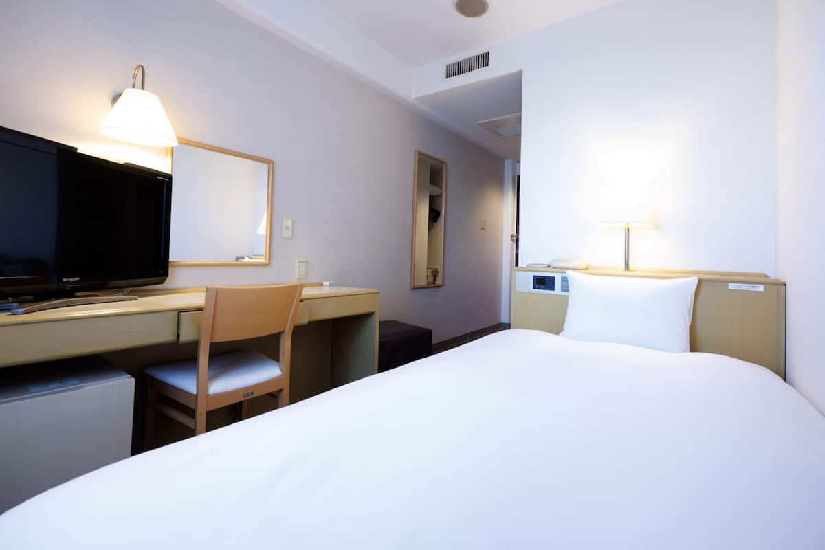 Desk, blackout drapes, iron/ironing board, free WiFi
