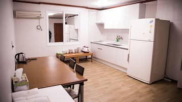 Family Condo, Kitchen (2 Ondol Bedrooms) | Desk, free WiFi