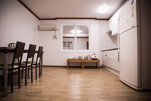 Family Condo, Kitchen (2 Ondol Bedrooms) | Desk, free WiFi