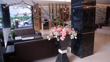 Área de estar no saguão