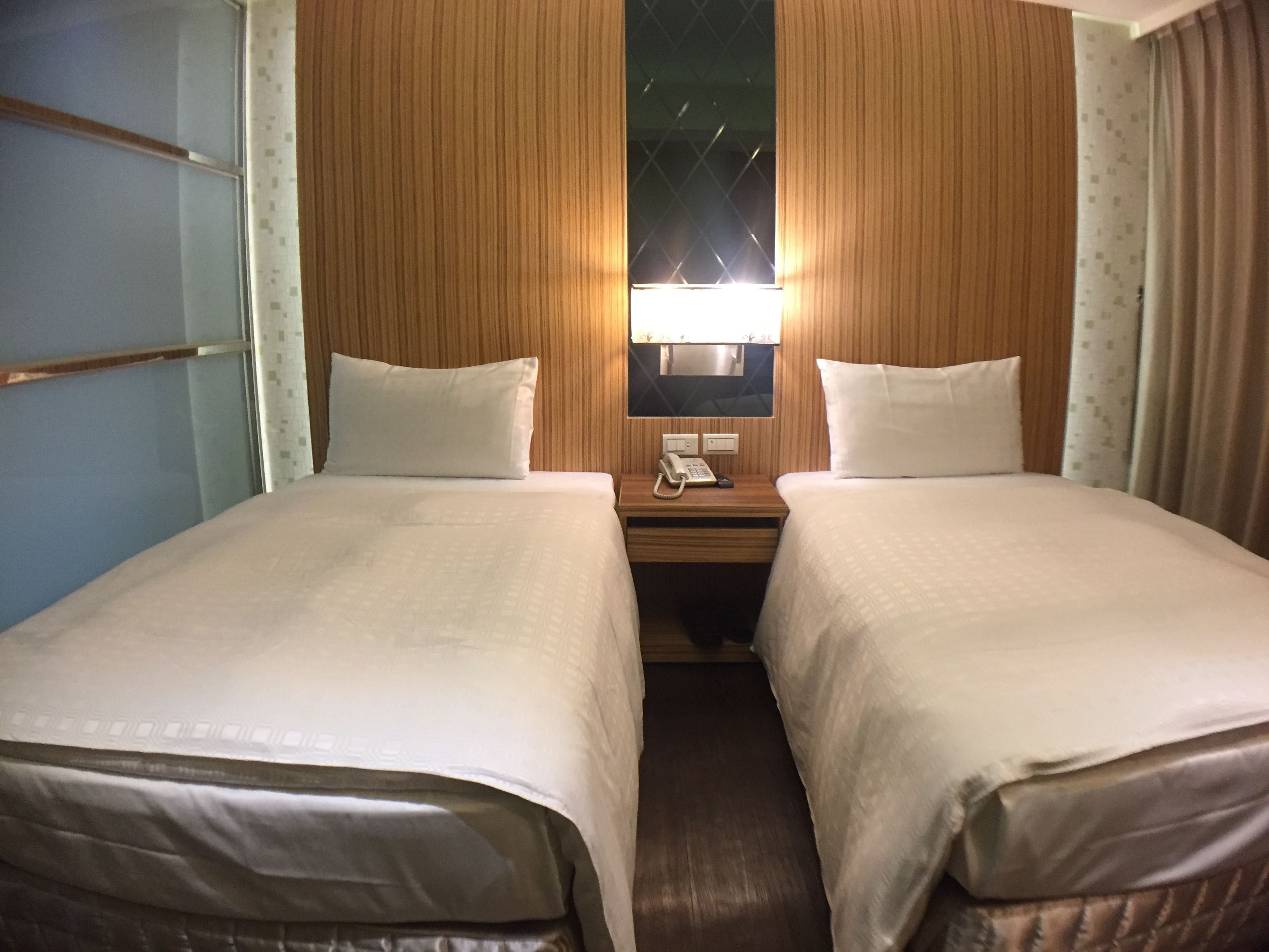 deluxe twin room, 2 single beds | desk, free wifi