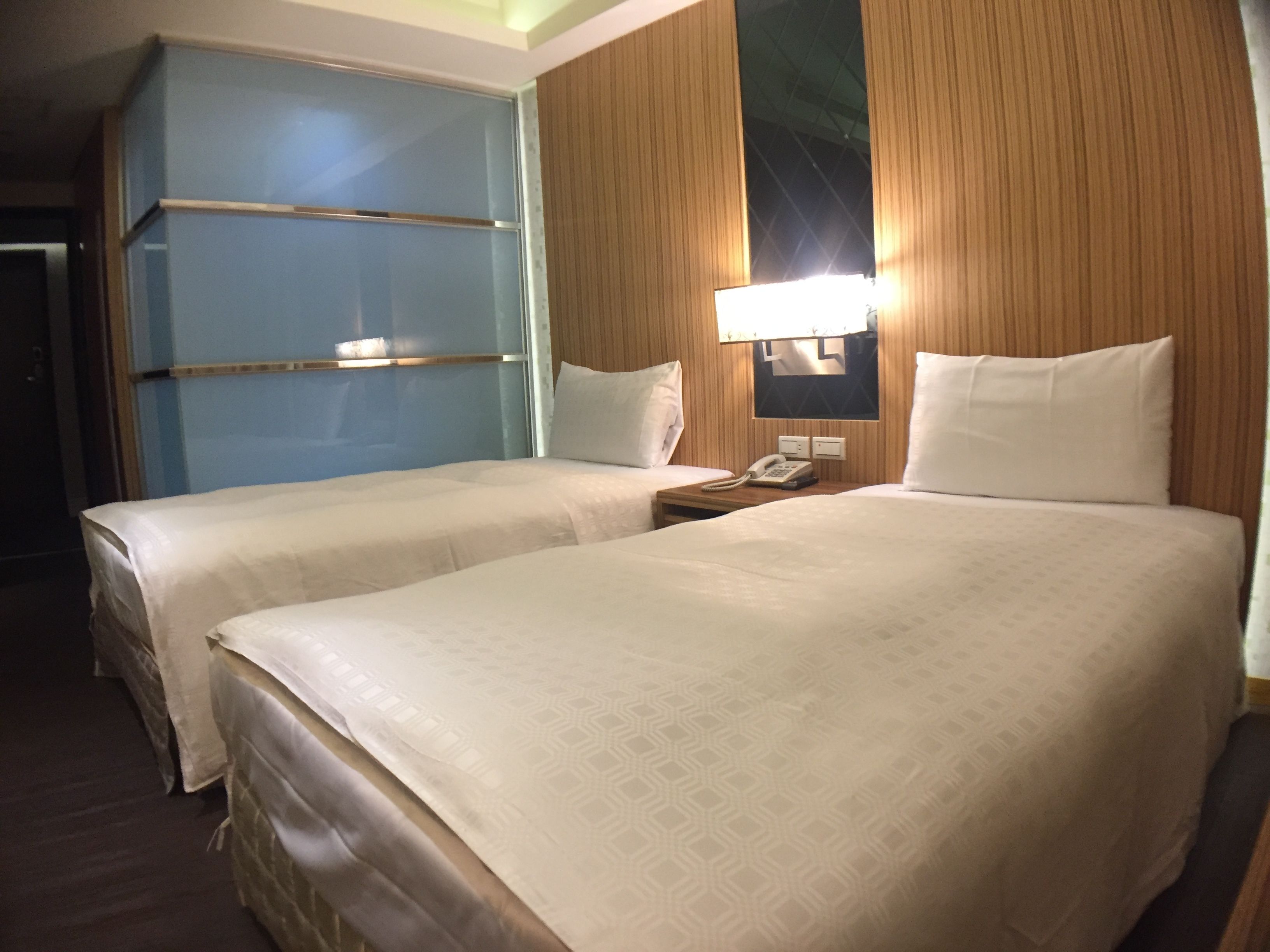 deluxe twin room, 2 single beds | desk, free wifi