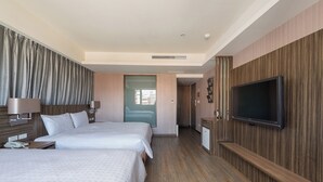 A hotel room with two beds, a TV, a desk, and a bathroom. - Paris Business Hotel (Kaohsiung)
