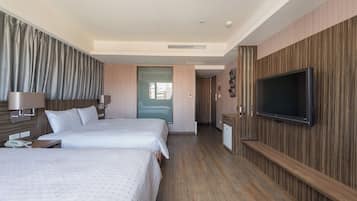 Family Quadruple Room, 2 Double Beds | Desk, free WiFi