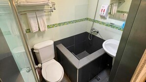 A bathroom with a toilet, a bathtub, and a sink. - The Dealer Hotel (Taipei)