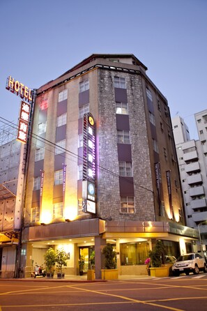 Front of property - evening/night - The Dealer Hotel (Taipei)