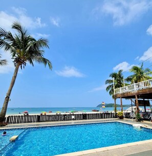 Outdoor pool, open 7:30 AM to 7 PM, pool loungers - Best Star Resort (Langkawi)