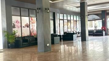 Coin salon dans le hall