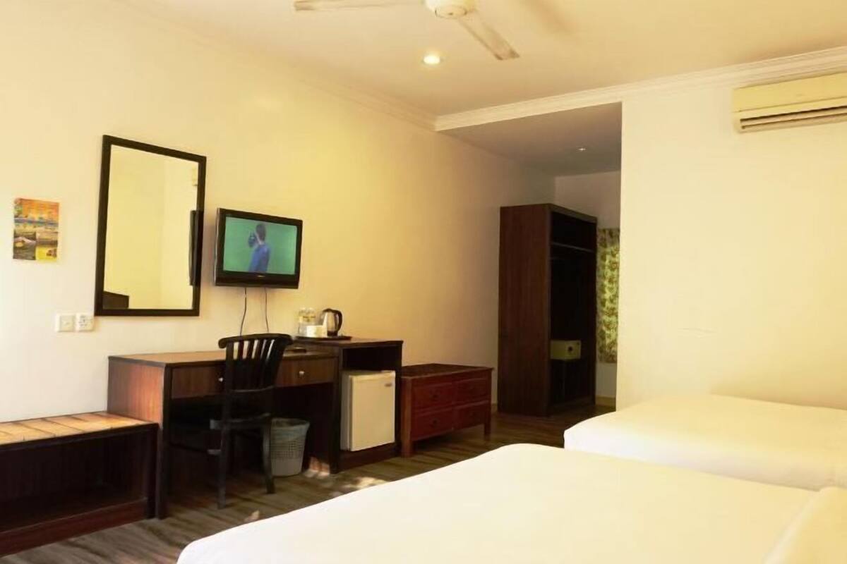 Minibar, in-room safe, soundproofing, bed sheets