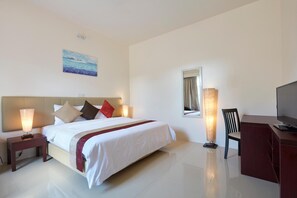 1 quarto, frigobar, cofres nos quartos, escrivaninha