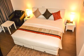 Deluxe-huone | 1 makuuhuone, minibaari, tallelokero huoneessa, työpöytä