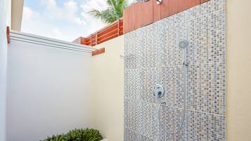 Nalaveshi with Outdoor Shower | Bathroom | Shower, hair dryer, towels