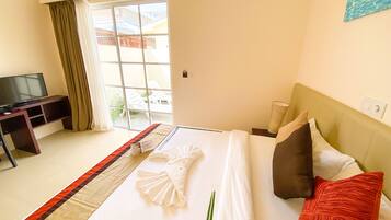 Nalaveshi with Outdoor Shower | 1 bedroom, minibar, in-room safe, desk