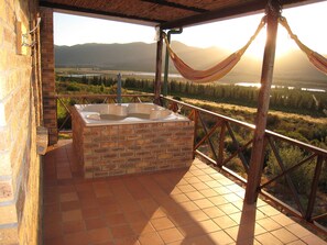 Outdoor spa tub - The Wolfkop Nature Reserve Cottages (Cederberg)