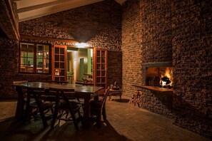 Outdoor dining - The Wolfkop Nature Reserve Cottages (Cederberg)